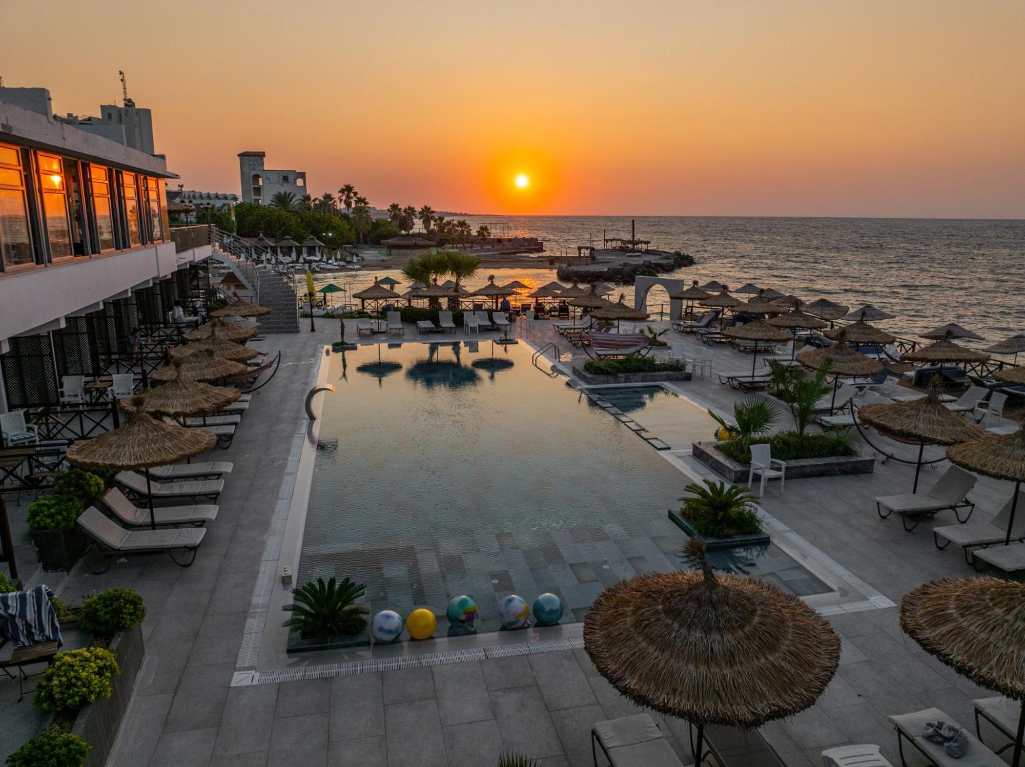 Manolya Hotel Lapithos (Northern Cyprus) Exterior foto